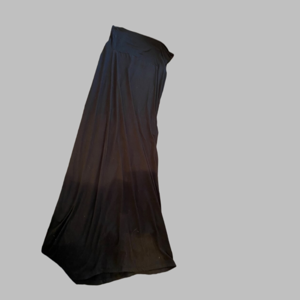 3/$25Maxi skirt size S
